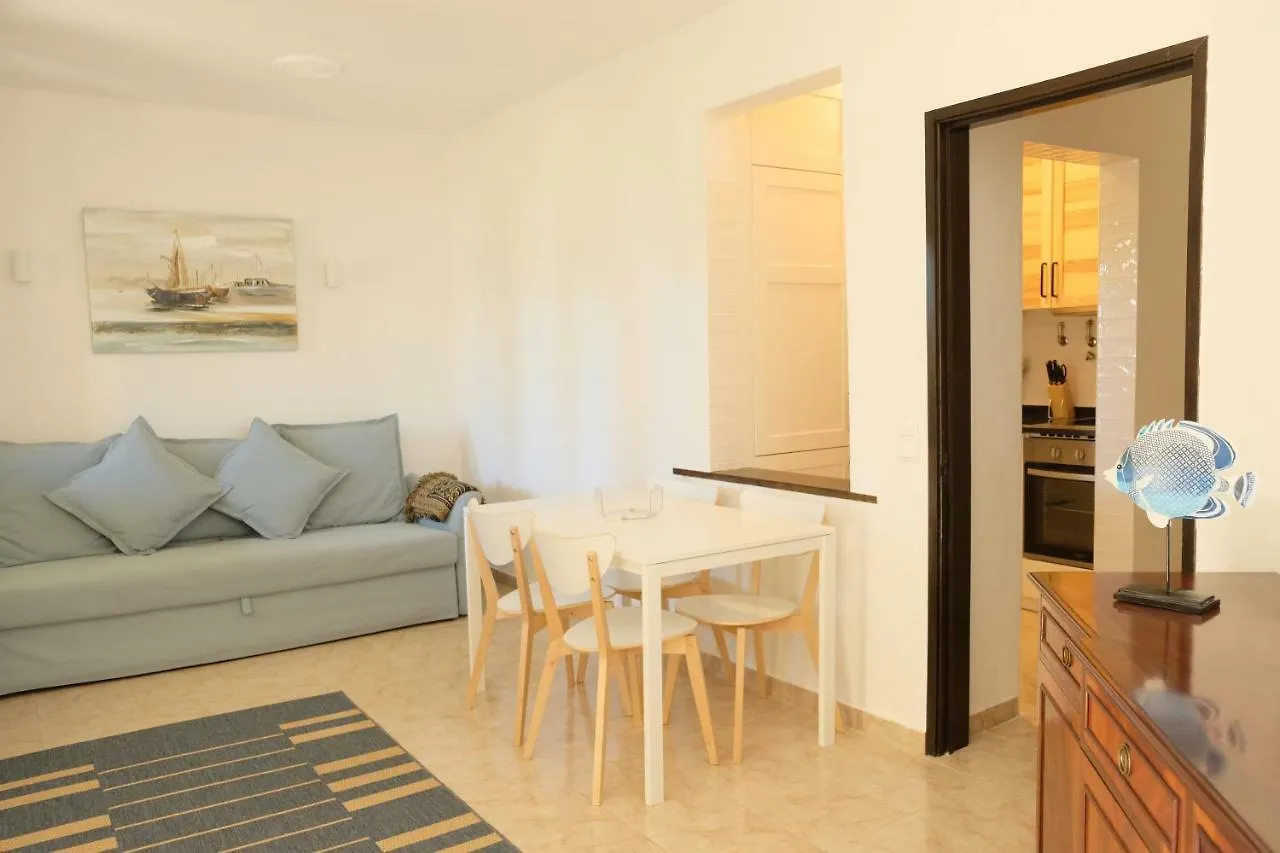 Peaceful & Spacious Apt With Parking & Queen Bed Carvoeiro  Apartment
